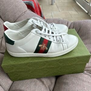 GUCCI WOMEN'S ACE SNEAKER WITH BEE